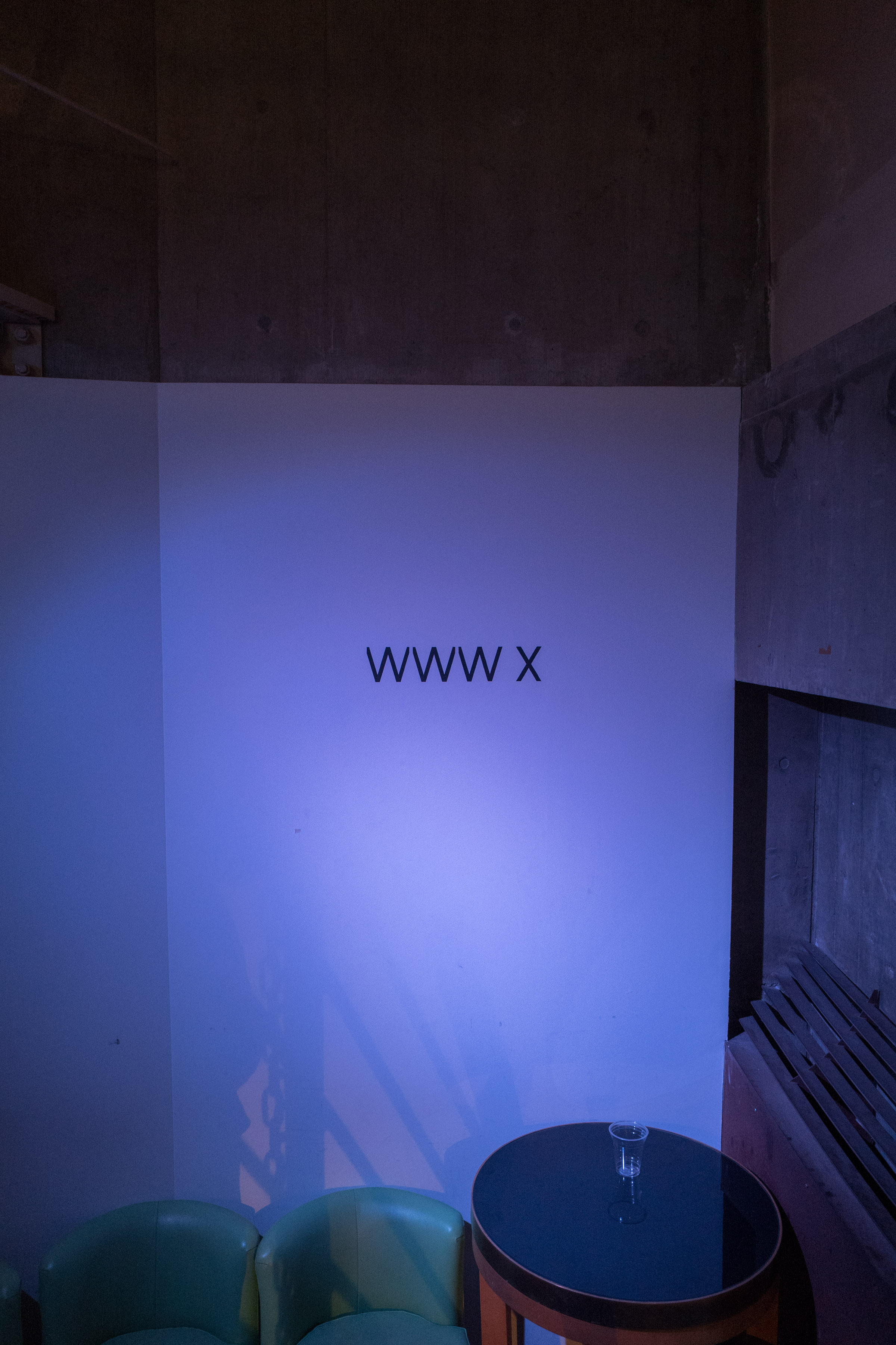 WWW X signage